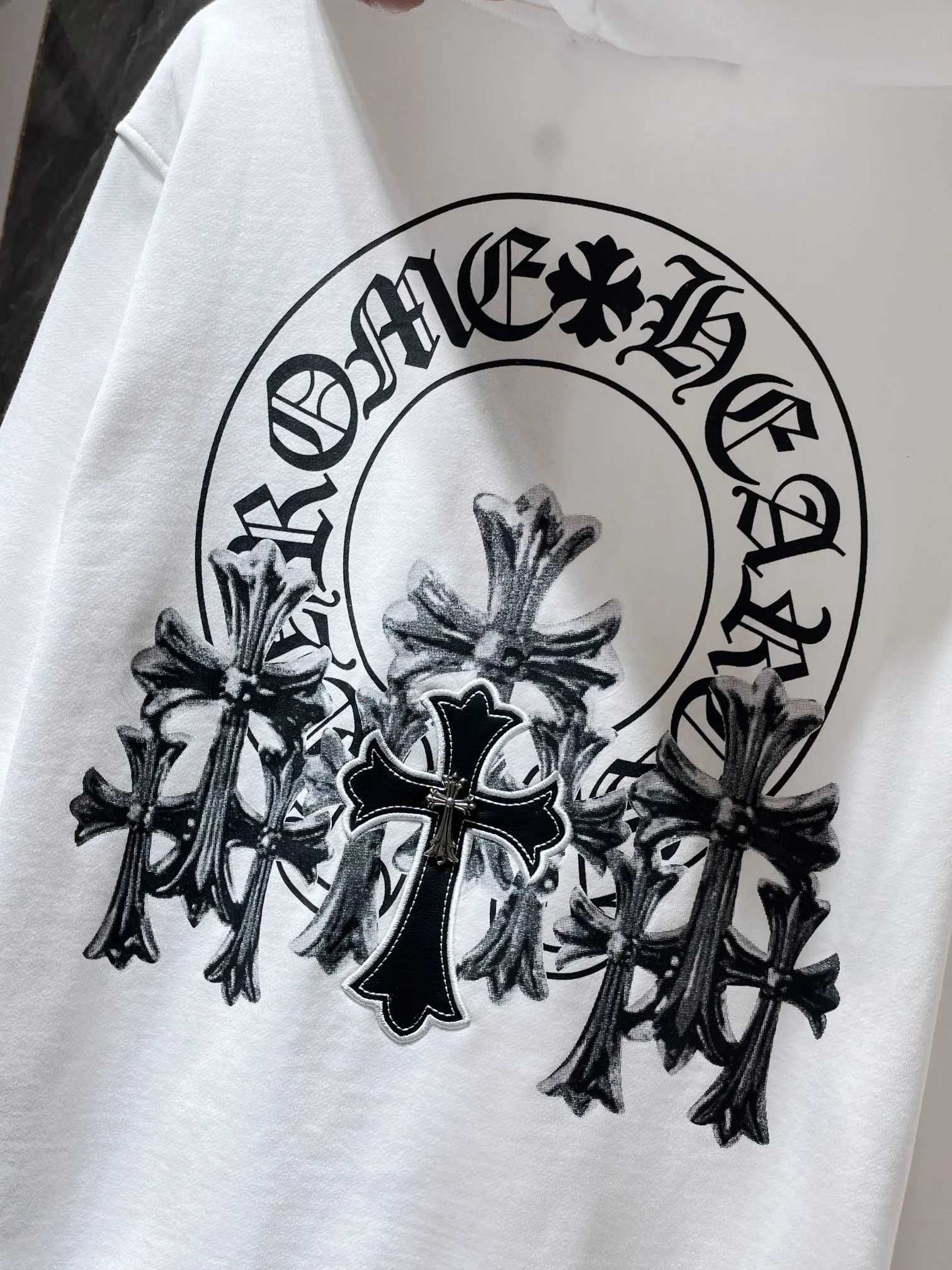 P246 Chrome Hearts Autumn and Winter 2025 Counter Synchronization ❤️ Chrome Sanskrit hooded sweatshirt High version embroidery ➕ Leather version Improved customized version 1:1 high-weight high-quality fabric 🌈Recommended colors: white black 🌈 Size: S, M, L, XL